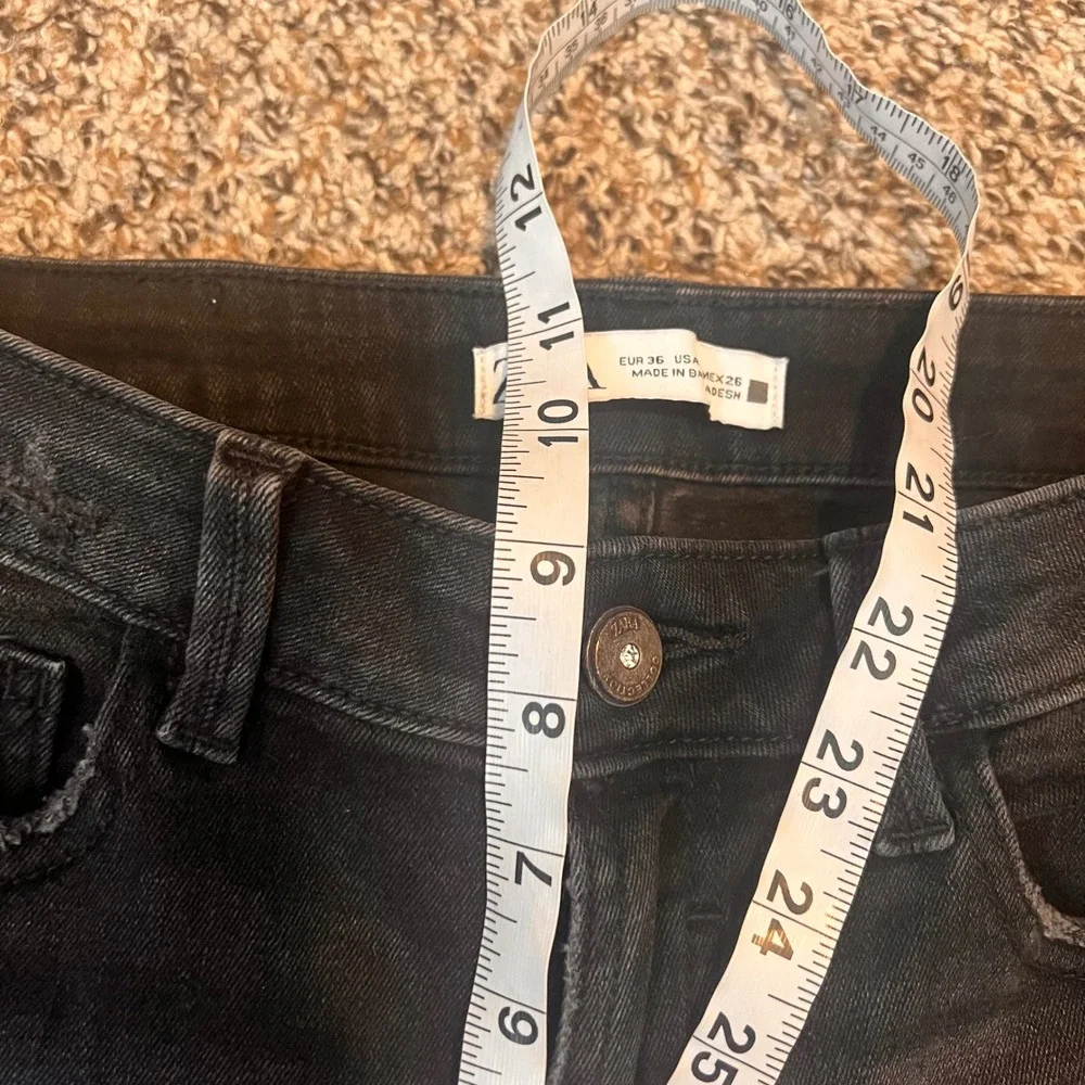 ZARA Black Distressed Raw‎ Hem Straight Leg Jeans Women's Size 4